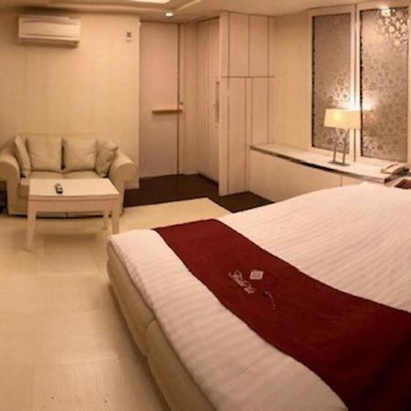 Prime Hotel Fulula プライムホテル フルーラ (Adults Only) โอซาก้า ภายนอก รูปภาพ